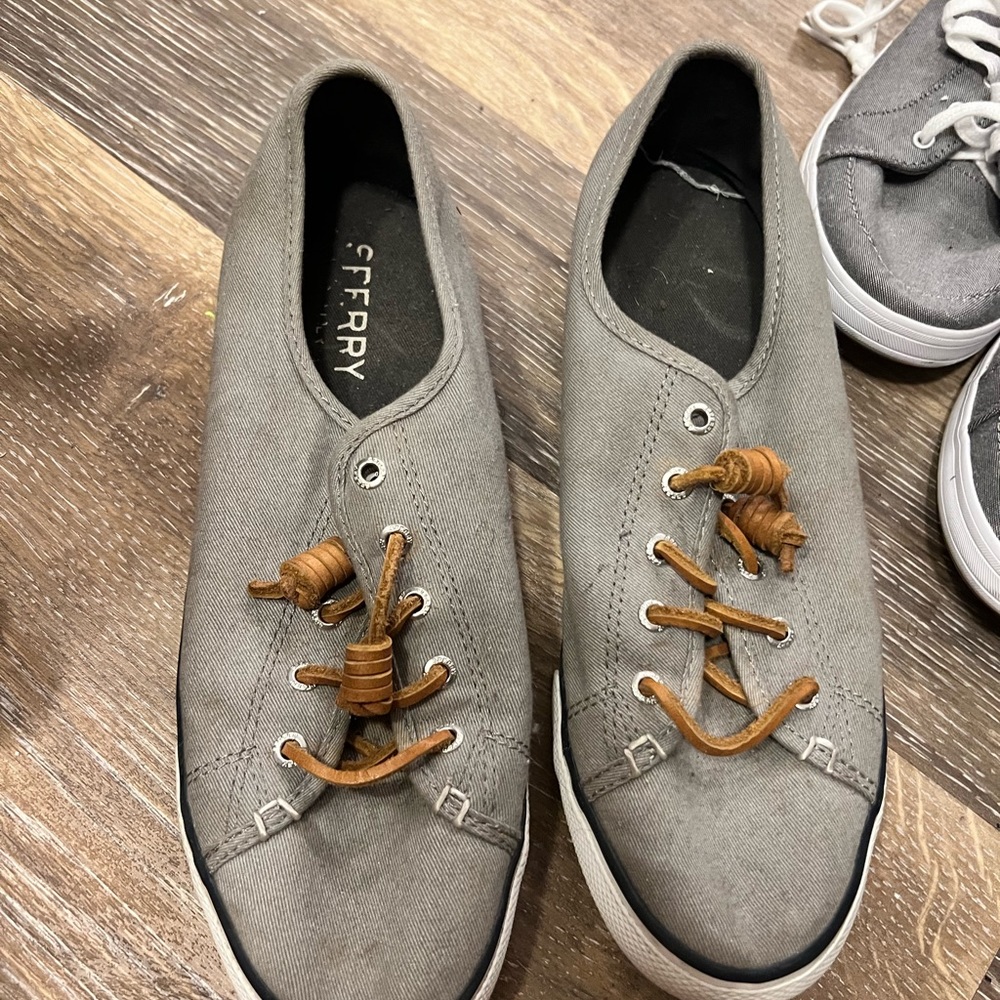 Gray sperry sneaker size 9